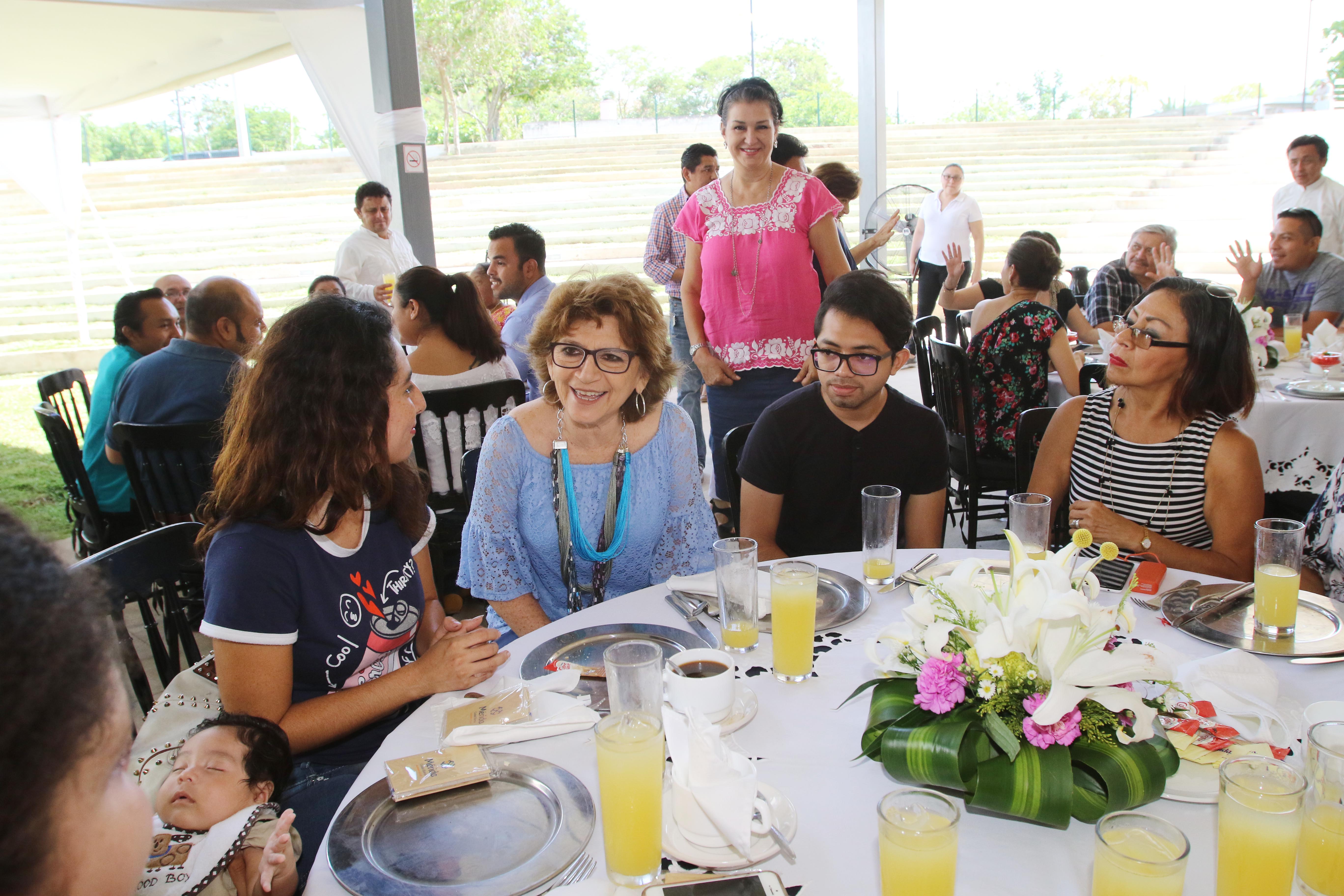 El Ayuntamiento de Mérida reconoce la labor de los maestros en su día