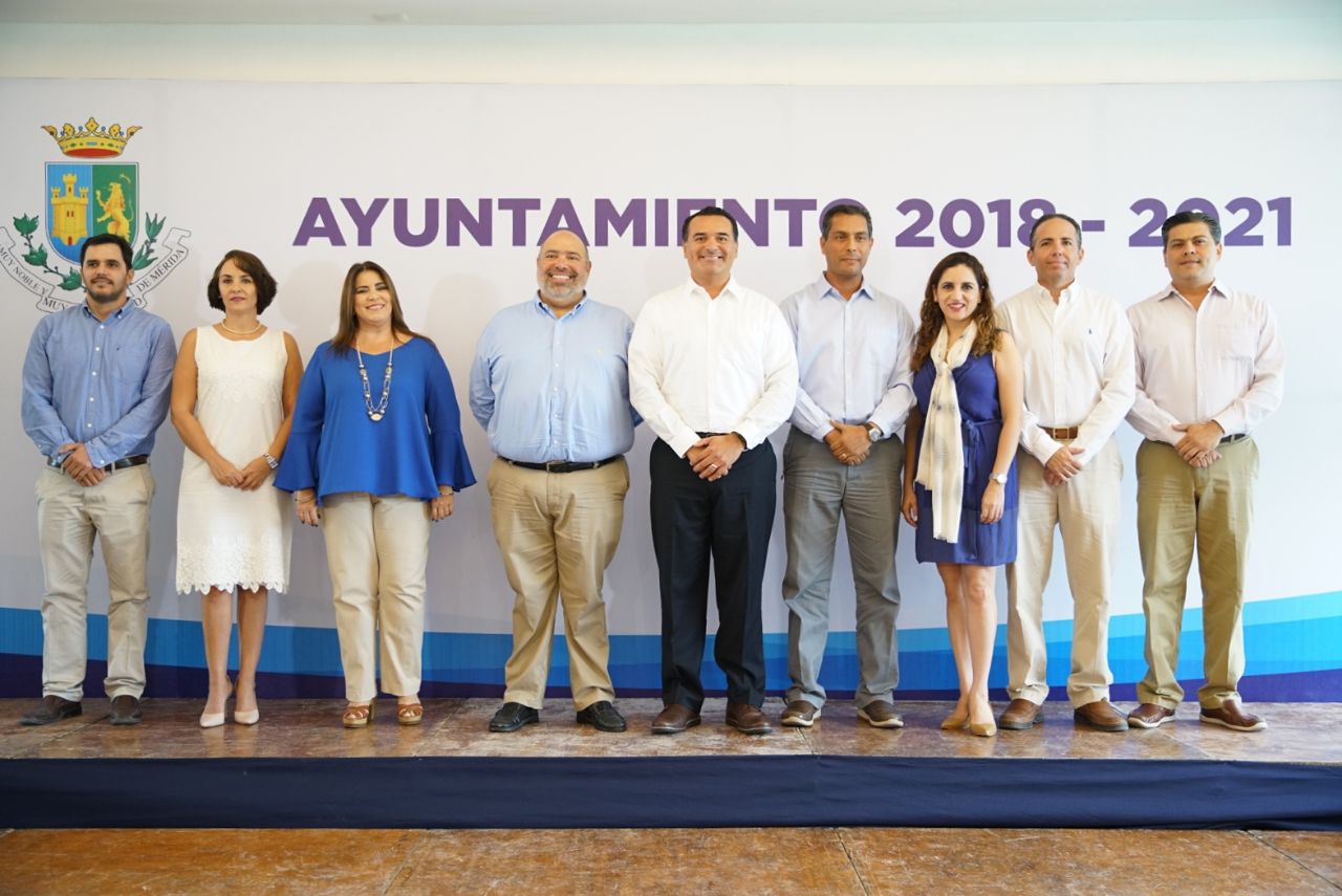 Renán Barrera presenta propuesta de organigrama municipal eficiente e innovador