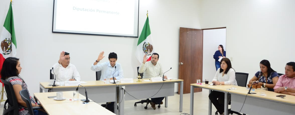 Rinden protesta nuevos funcionarios del Inaip y Asey